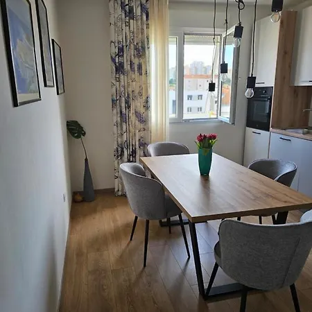 Sunny Apartment *